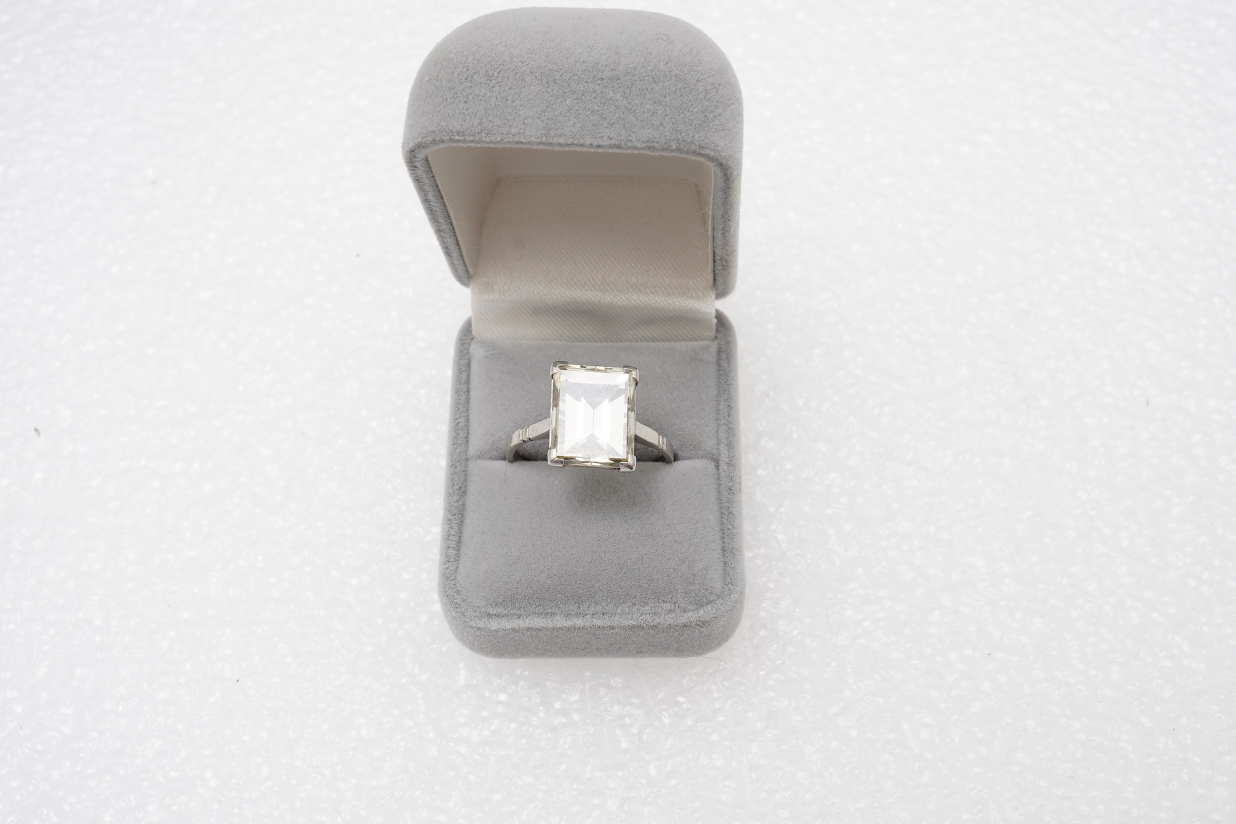 An Art Deco diamond solitaire ring, 1930s